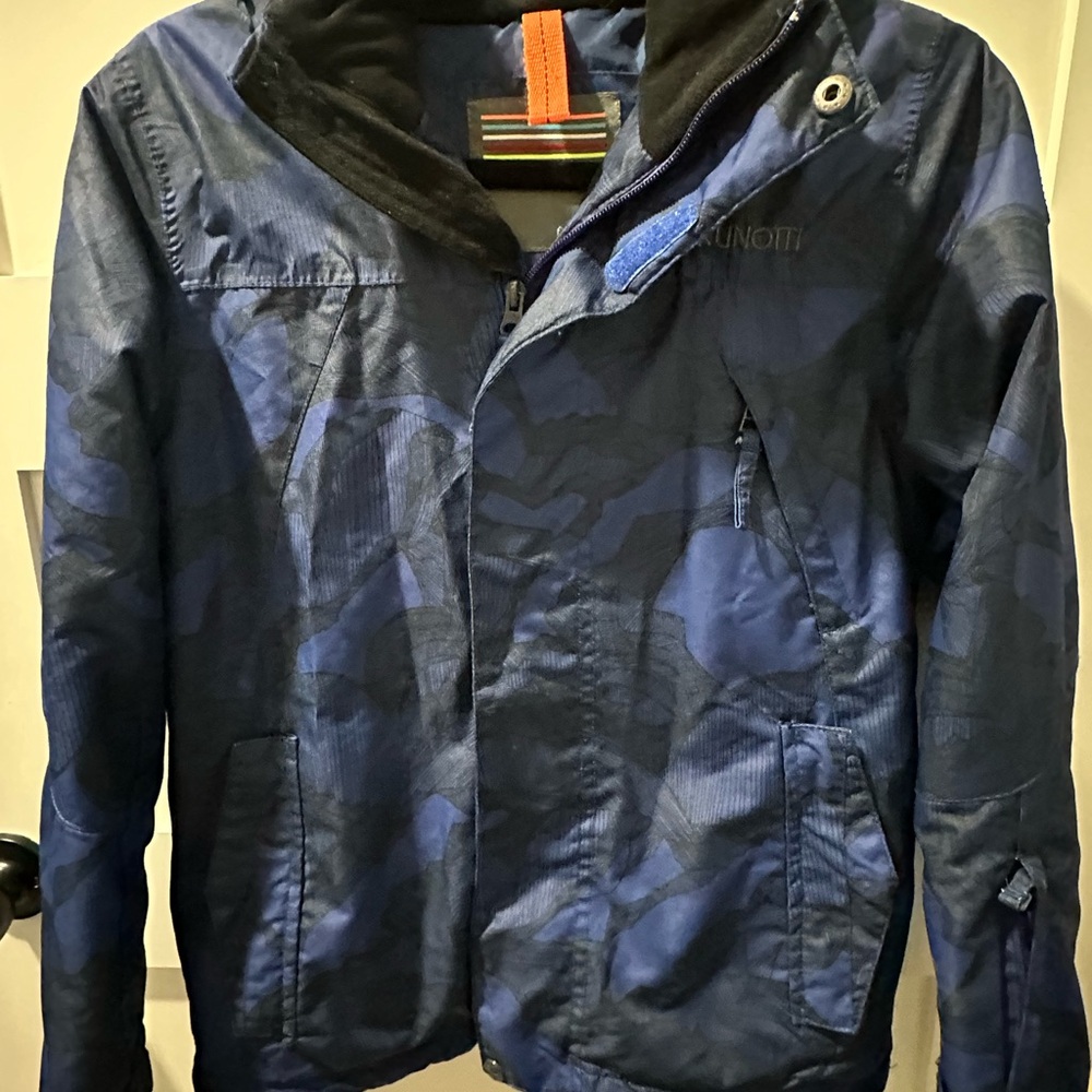 Boys Brunotti Blue Camouflage snow ski Jacket size 152 (10-11)